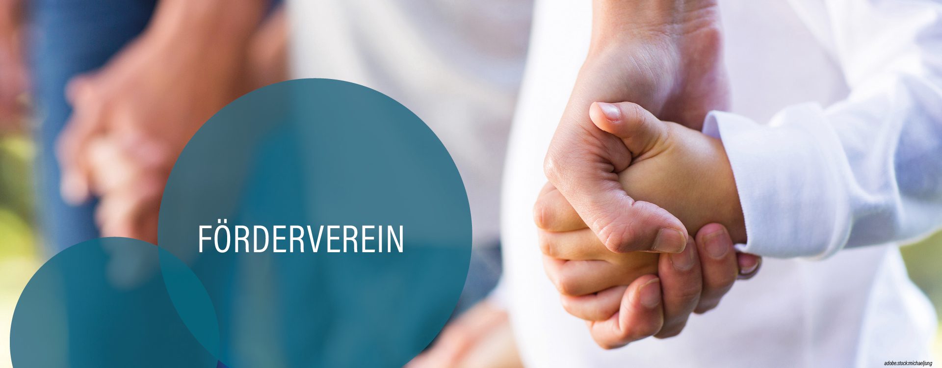 Menschenkette handhaltend, blaugraue Kreise mit der Aufschrift Förderverein