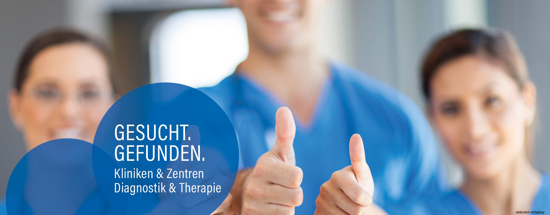 drei unscharf abgebildete Personen in blauer Krankenhausarbeitskleidung zeigen einen Daumen hoch, mittelblaue Kreise mit der Aufschrift: Gesucht. Gefunden. Kliniken und Zentren, Diagnostik und Therapie